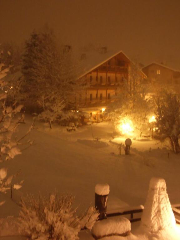 Albergo Bellaria Carano  Εξωτερικό φωτογραφία